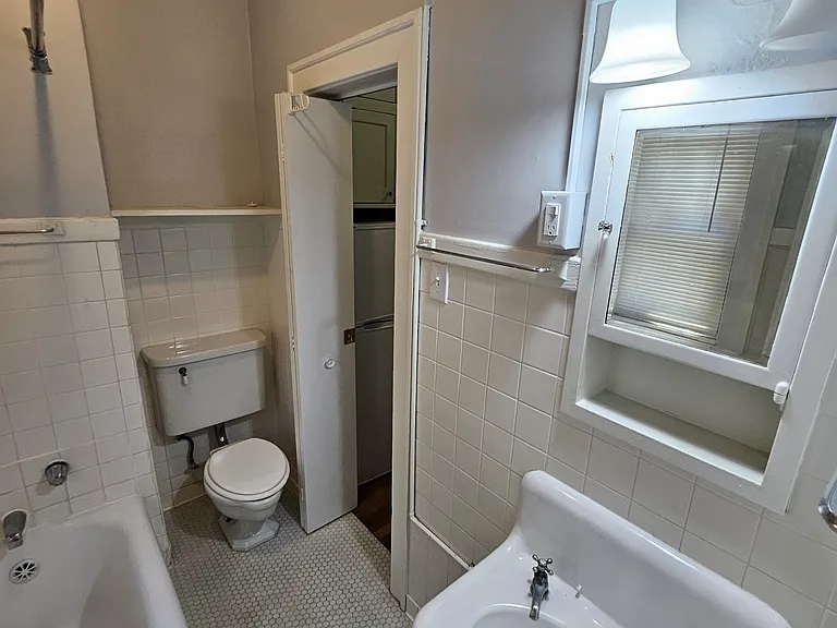508 1/2 SW 10th Ave #205 — Photo 7