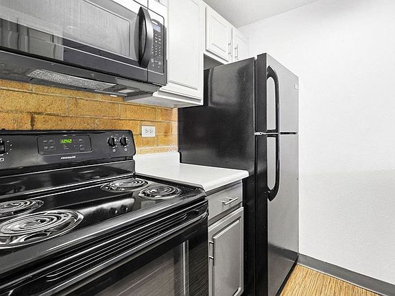 5th image of 1017 S Birch St #A104