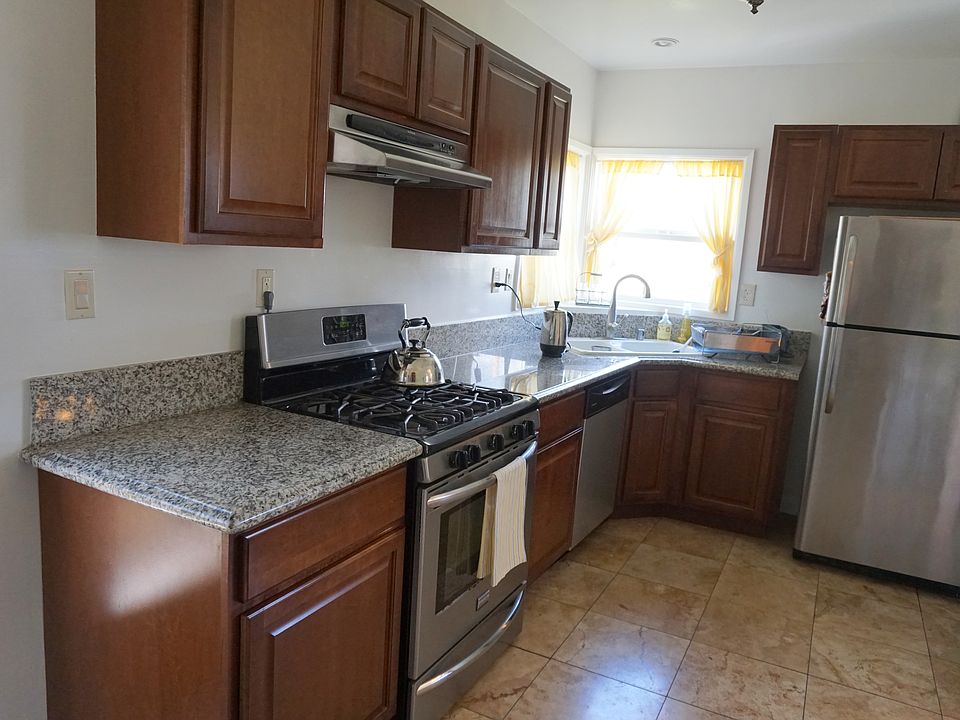 1st image of 1223 W 25th St