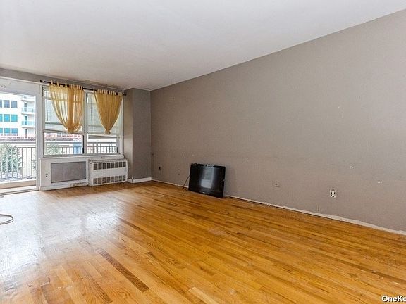 4th image of 410 E Broadway APT 3B