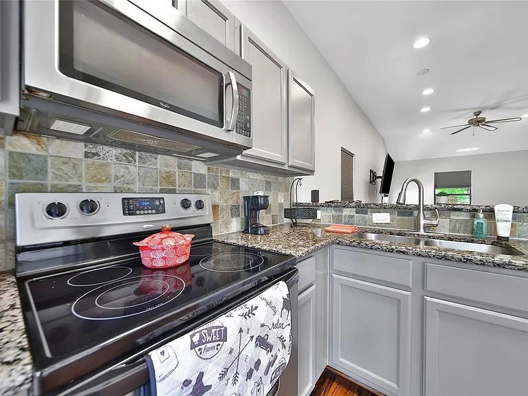2314 Carr St — Photo 12