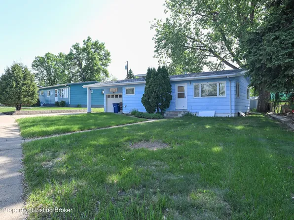 1038 Lincoln St, Dickinson, ND 58601