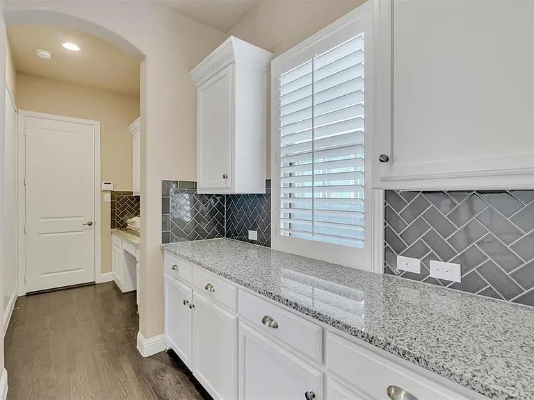 7336 Champagne Dr — Photo 13