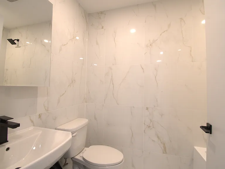 1362 Clay Ave #1 — Photo 3