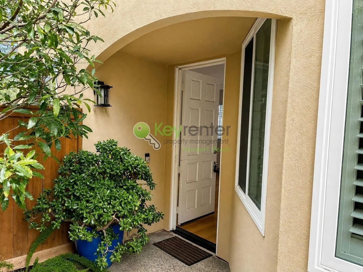 Beautiful 3 Bedroom Single Family Detached Home in Eastside Costa Mesa — Photo 3