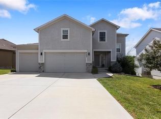 8492 Valley Spring Dr, De Soto, KS 66018