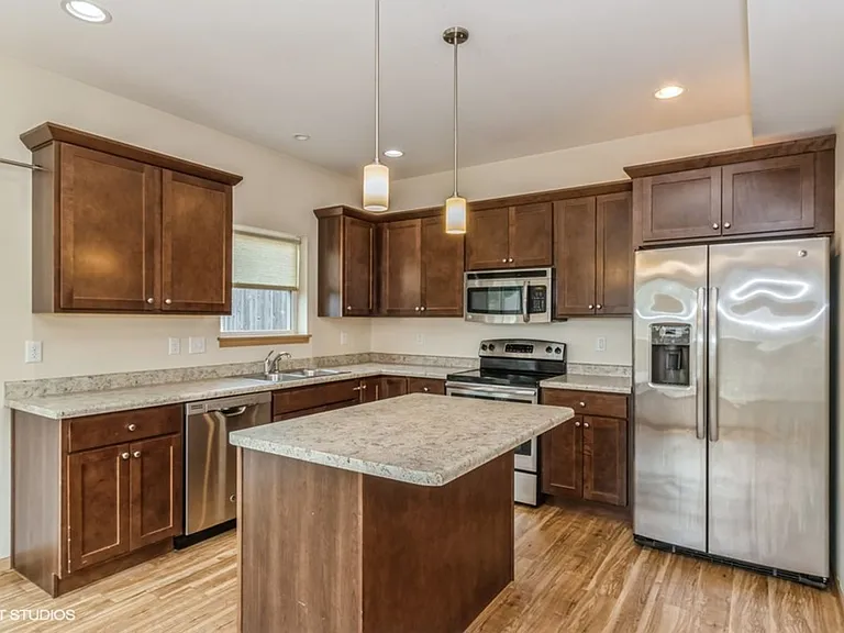 901 Scott Park Dr — Photo 7
