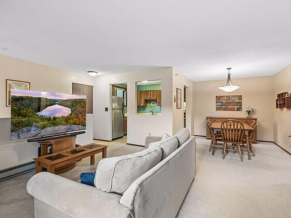2nd image of 1015 Rae Dr APT 8