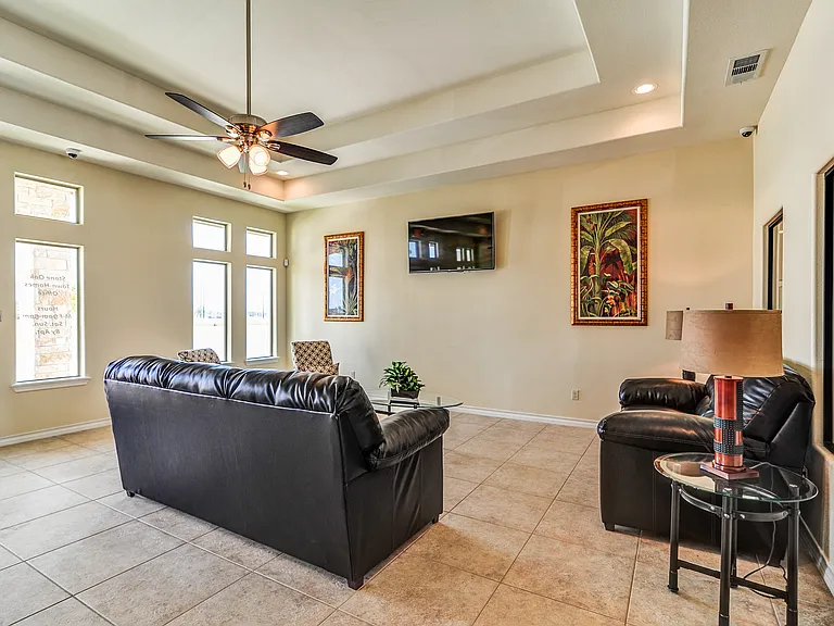 Stone Oak Townhomes — Photo 10