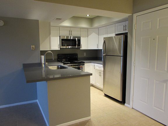 3rd image of 540 N May St APT 2135