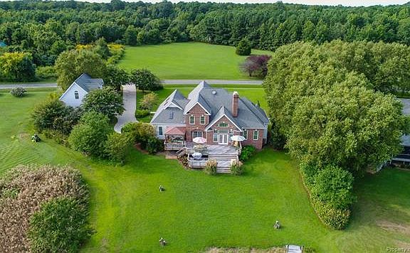 3rd image of 318 Kingscote Dr