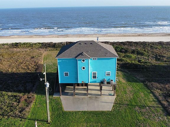 2nd image of 3180 Gulf Castle Dr