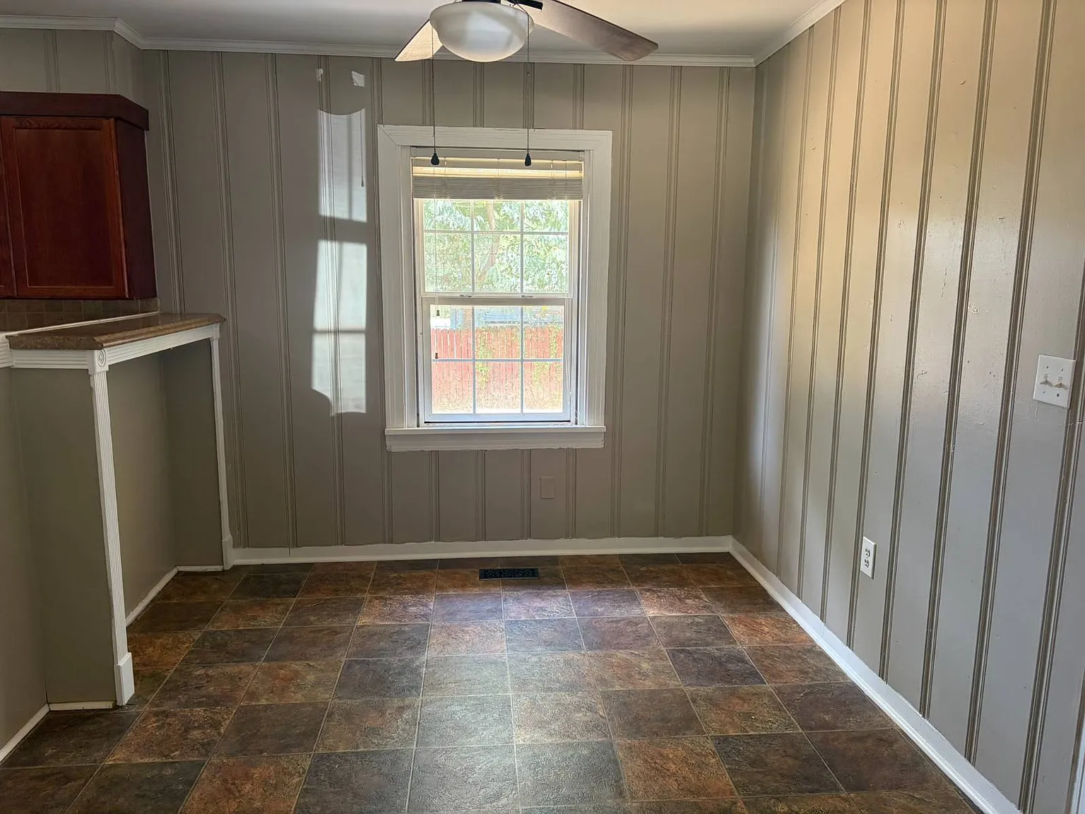 3 bed, 1.5 bath, 1269 sqft, $1,200 — Photo 2