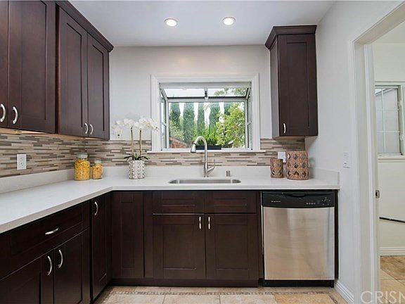 4th image of 10225 Gaviota Ave
