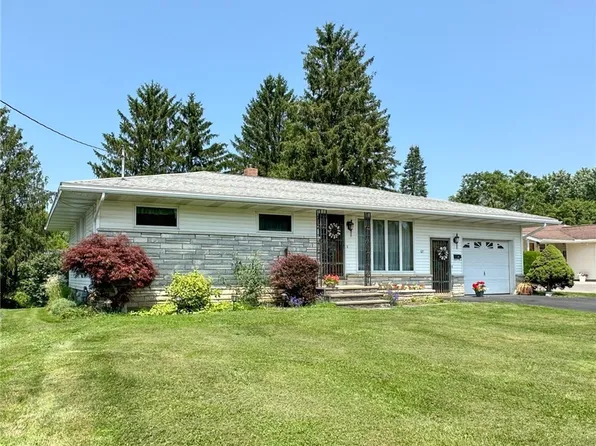 67 Young Ave, New York Mills, NY 13417