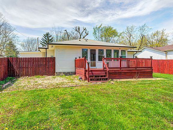 5th image of 739 Laurel Ln