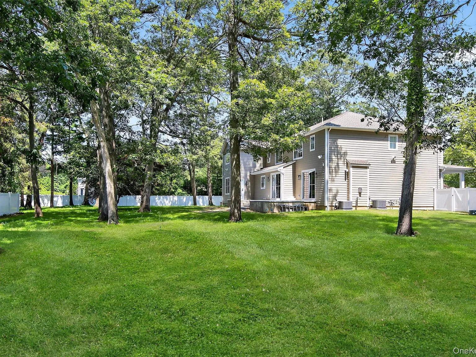 5 bed, 5.5 bath, 4900 sqft, $8,900 — Photo 3