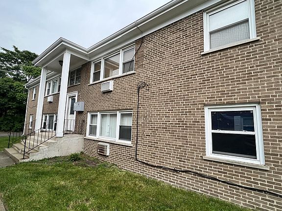 3rd image of 15022 Dorchester Ave