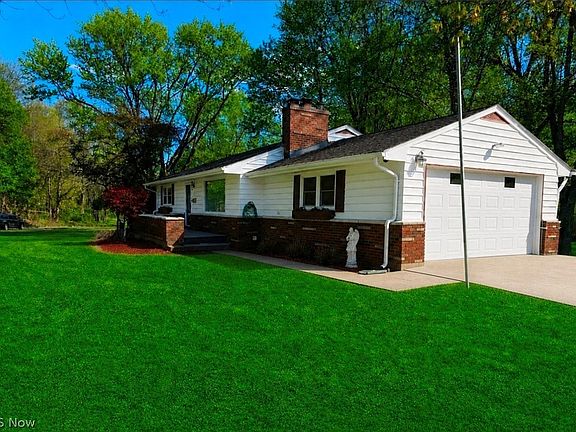 2nd image of 1702 Bears Den Rd