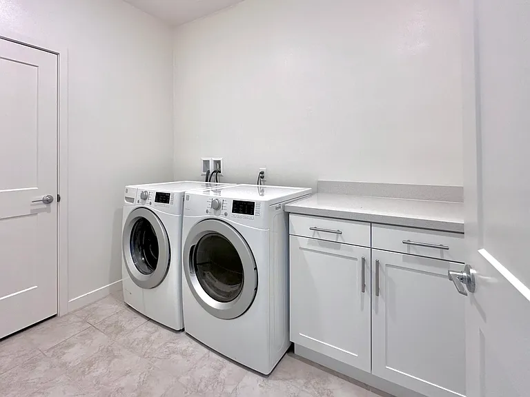 4776 S Ansley Ave — Photo 23
