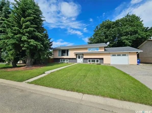 407 5th Street W, Wilkie, SK S0K 4W0