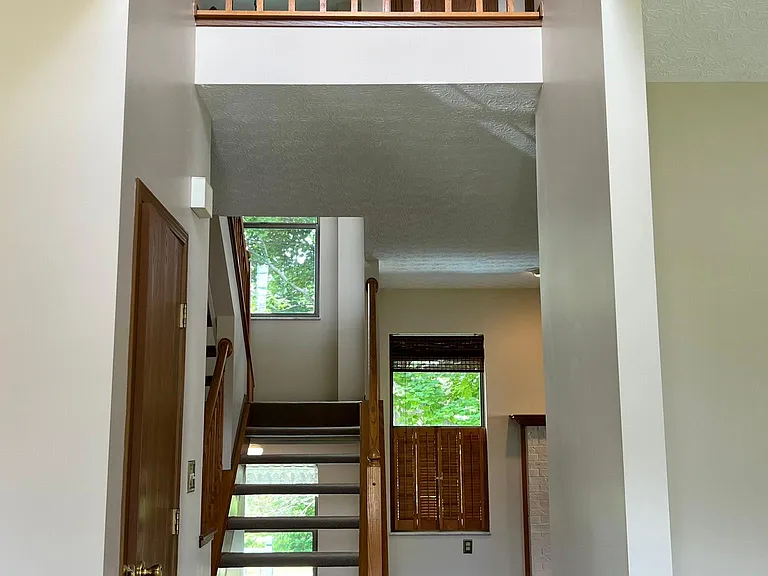 758 N Starr Dr — Photo 6