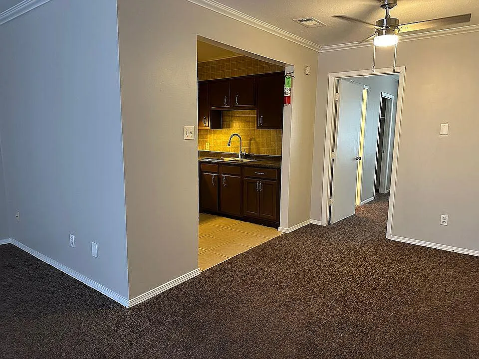Nottingham Apartments — Photo 2