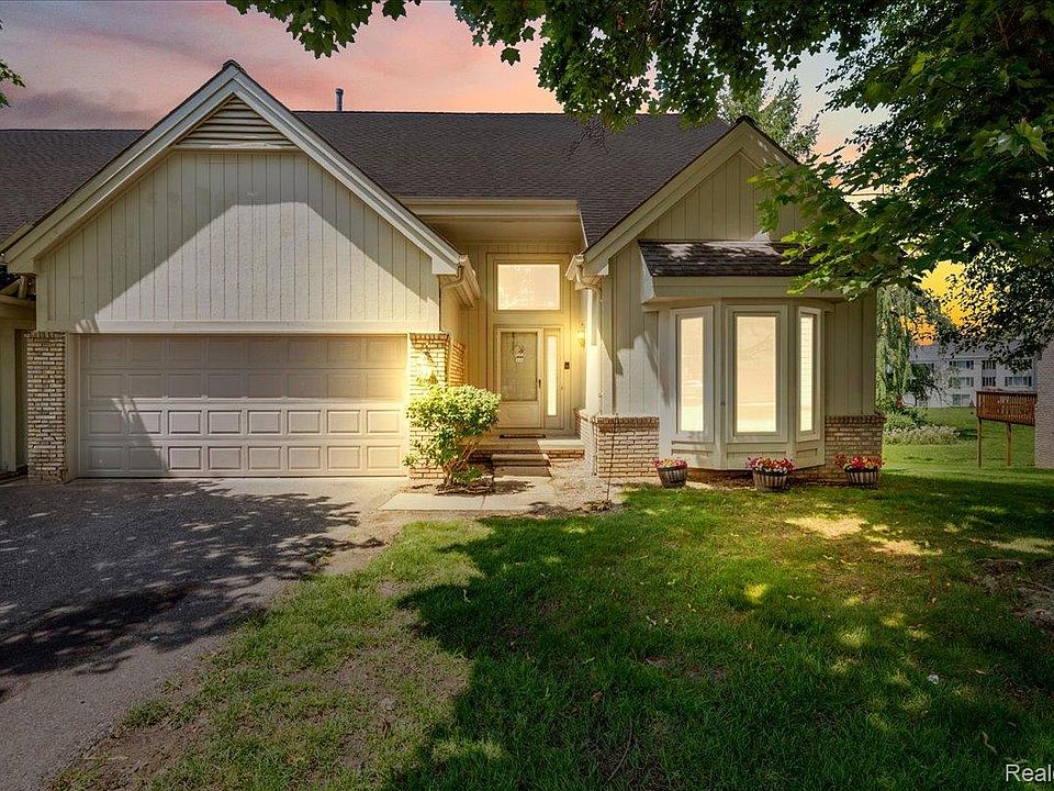 1st image of 24533 Martel Dr
