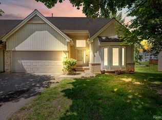 24533 Martel Dr, Farmington, MI 48335
