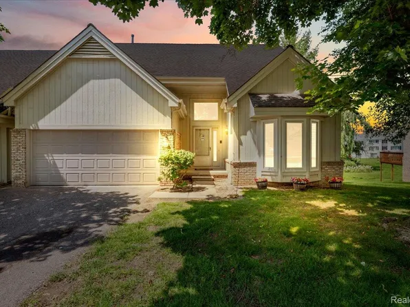 24533 Martel Dr, Farmington, MI 48335
