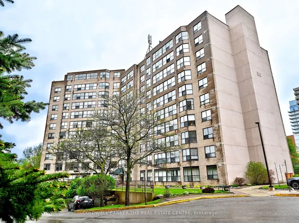250 Davis Dr #207, Newmarket, ON L3Y 7T7