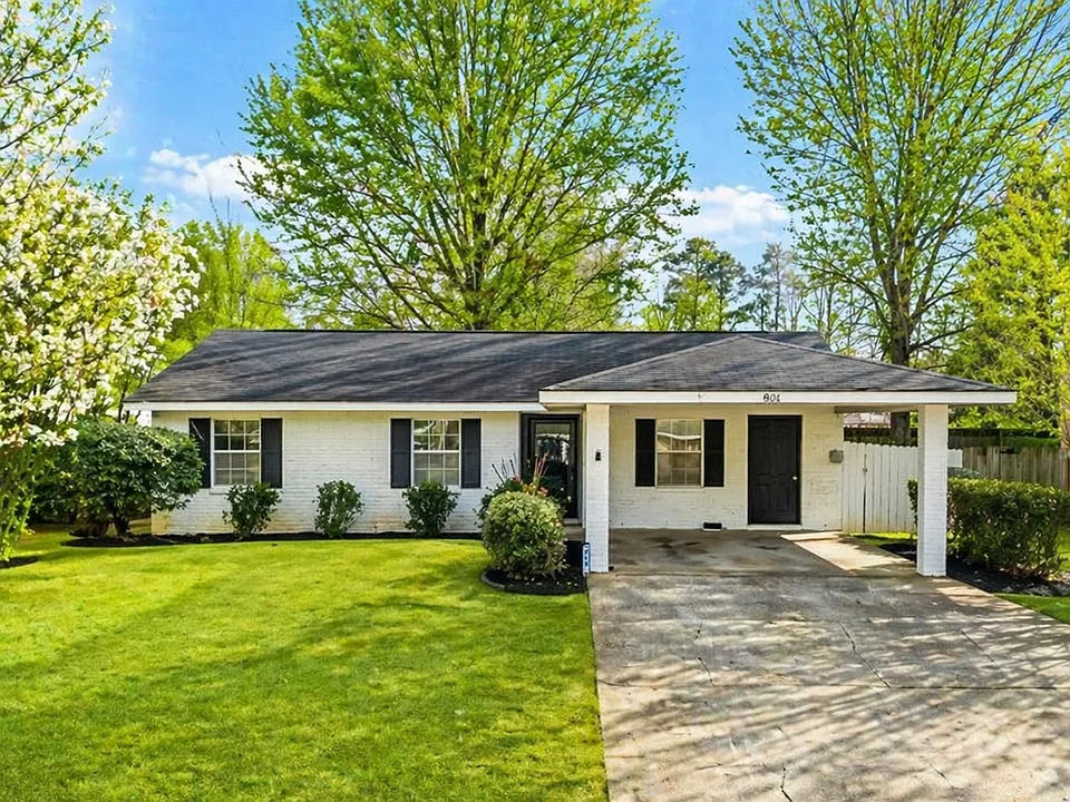 900 Hollins Rd