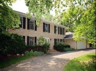 218 Forest Knoll Rd, Lake Bluff, IL 60044