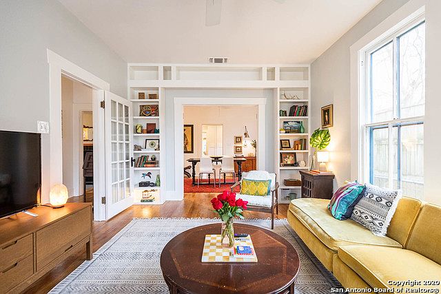 1st image of 622 E Mistletoe Ave