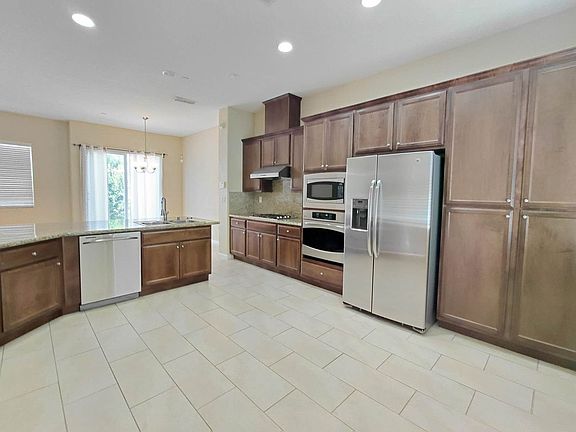 5th image of 7903 Collins Isle Ln