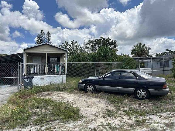 3rd image of 2139 Orange Dr
