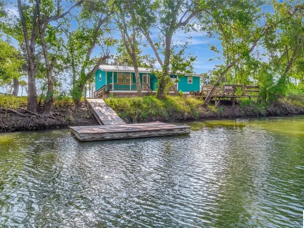 1932 Guadalupe River Dr, Tivoli, TX 77990