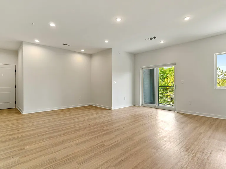 100 W Mockingbird Ln #305 — Photo 7