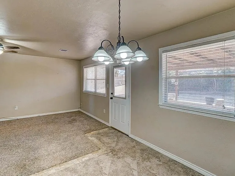 5716 NW Cedarwood Dr — Photo 4
