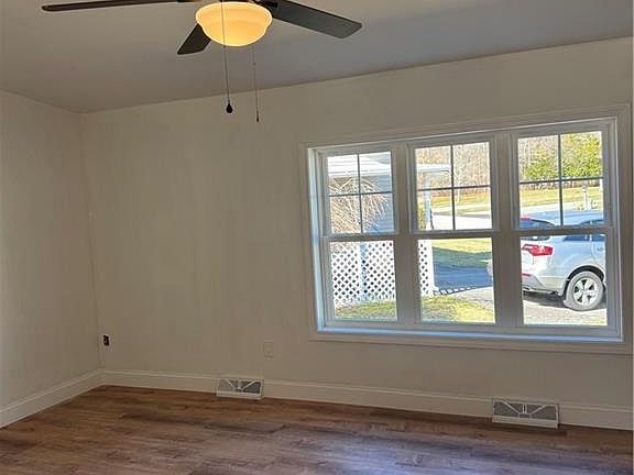 4th image of 15 Bluebird Dr