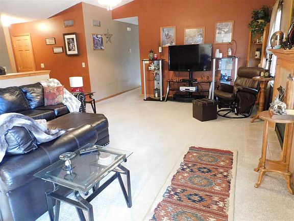 5th image of 302 Scarlet Oak Dr