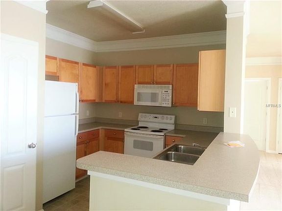 3rd image of 8848 Villa View Cir Unit 306