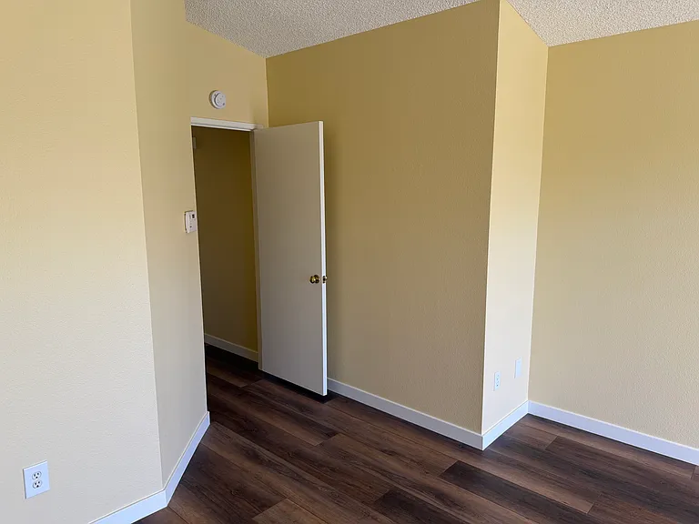 3142 W James St — Photo 23