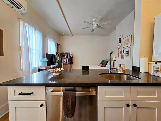 1121 Antonine St #2C — Photo 8