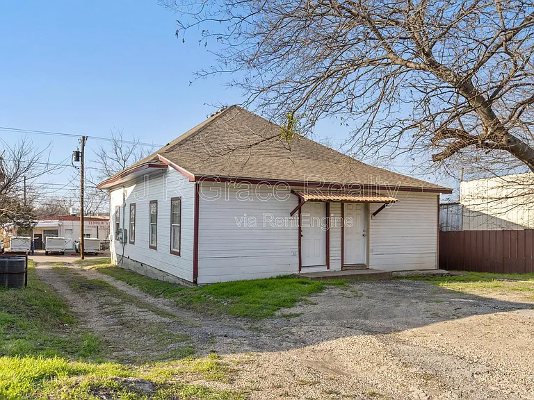 1720 Webster Ave — Photo 12