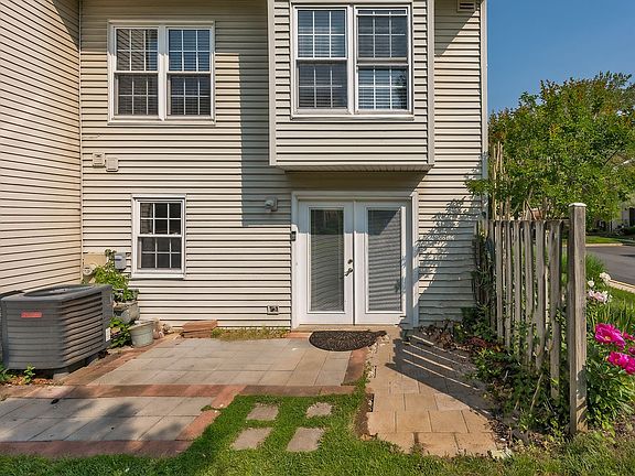 4th image of 732 Ivy League Ln