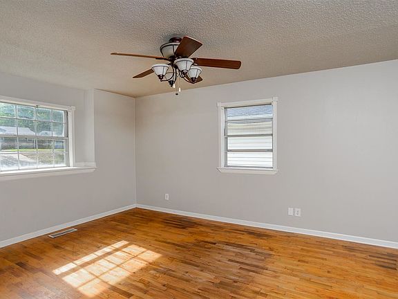 5th image of 112 S Grandview St