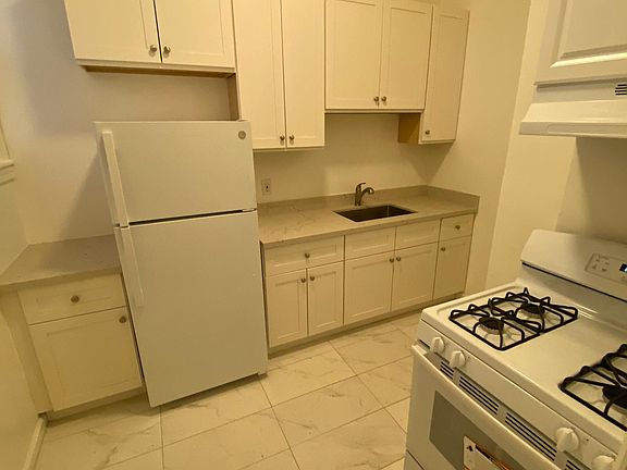 4th image of 1080 Washington St #1
