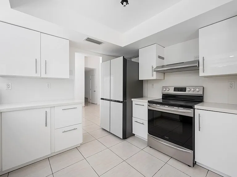 9515 SW 118th Ct — Photo 4