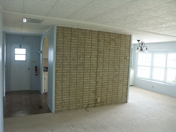3rd image of 731 Lark Dr